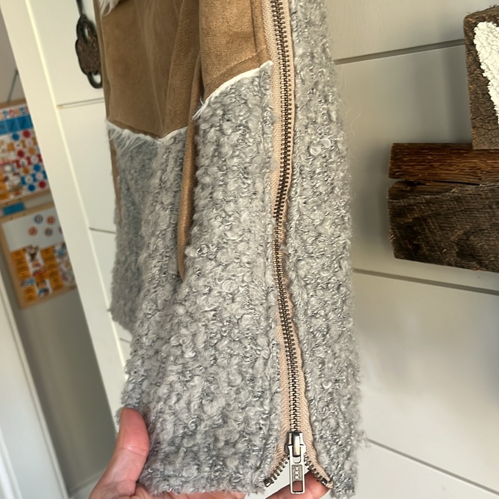 Women's Brown and Gray Sherpa Vest - Picture 5 of 5